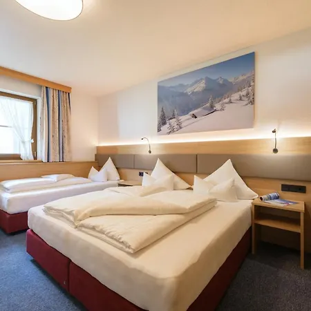 Strolz Oda ve Kahvaltı 4*